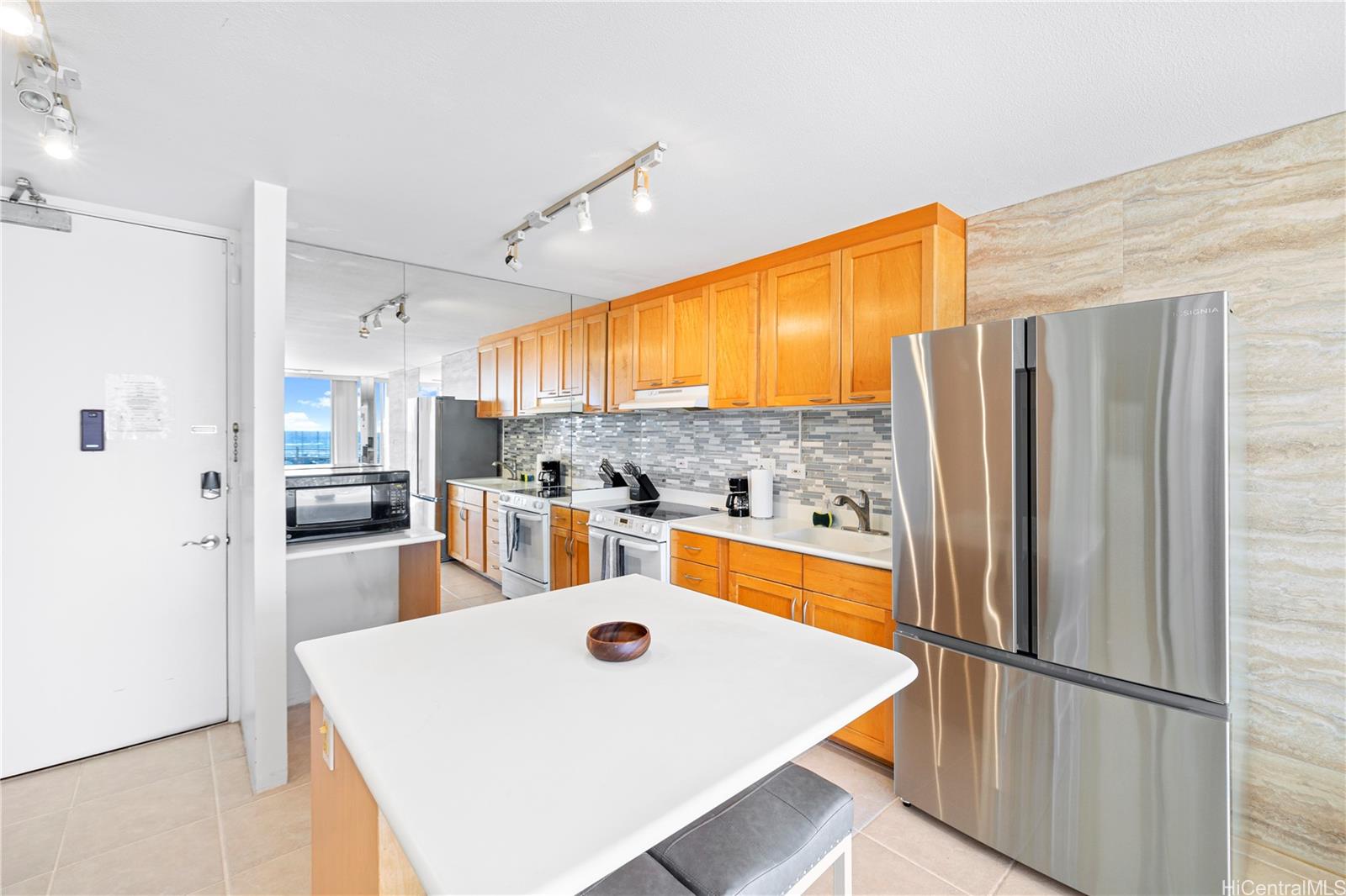 Ilikai Marina condo # 688, Honolulu, Hawaii - photo 8 of 13