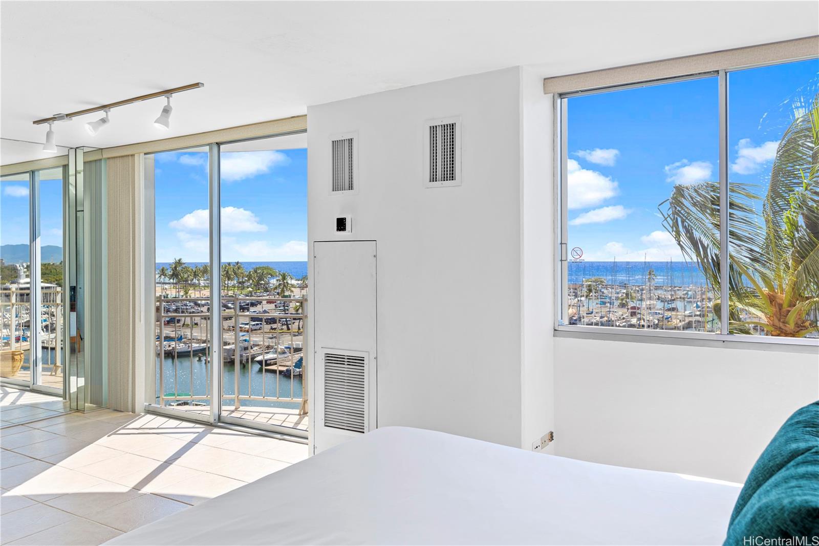 Ilikai Marina condo # 688, Honolulu, Hawaii - photo 5 of 11