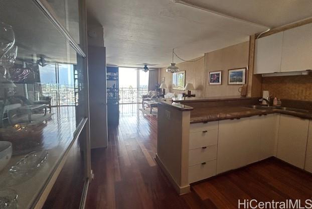 Ilikai Marina condo # 690, Honolulu, Hawaii - photo 11 of 14