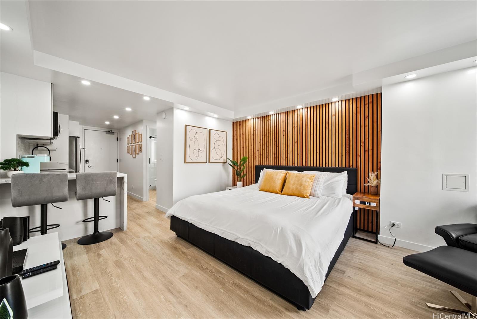 Ilikai Marina condo # 979, Honolulu, Hawaii - photo 2 of 14