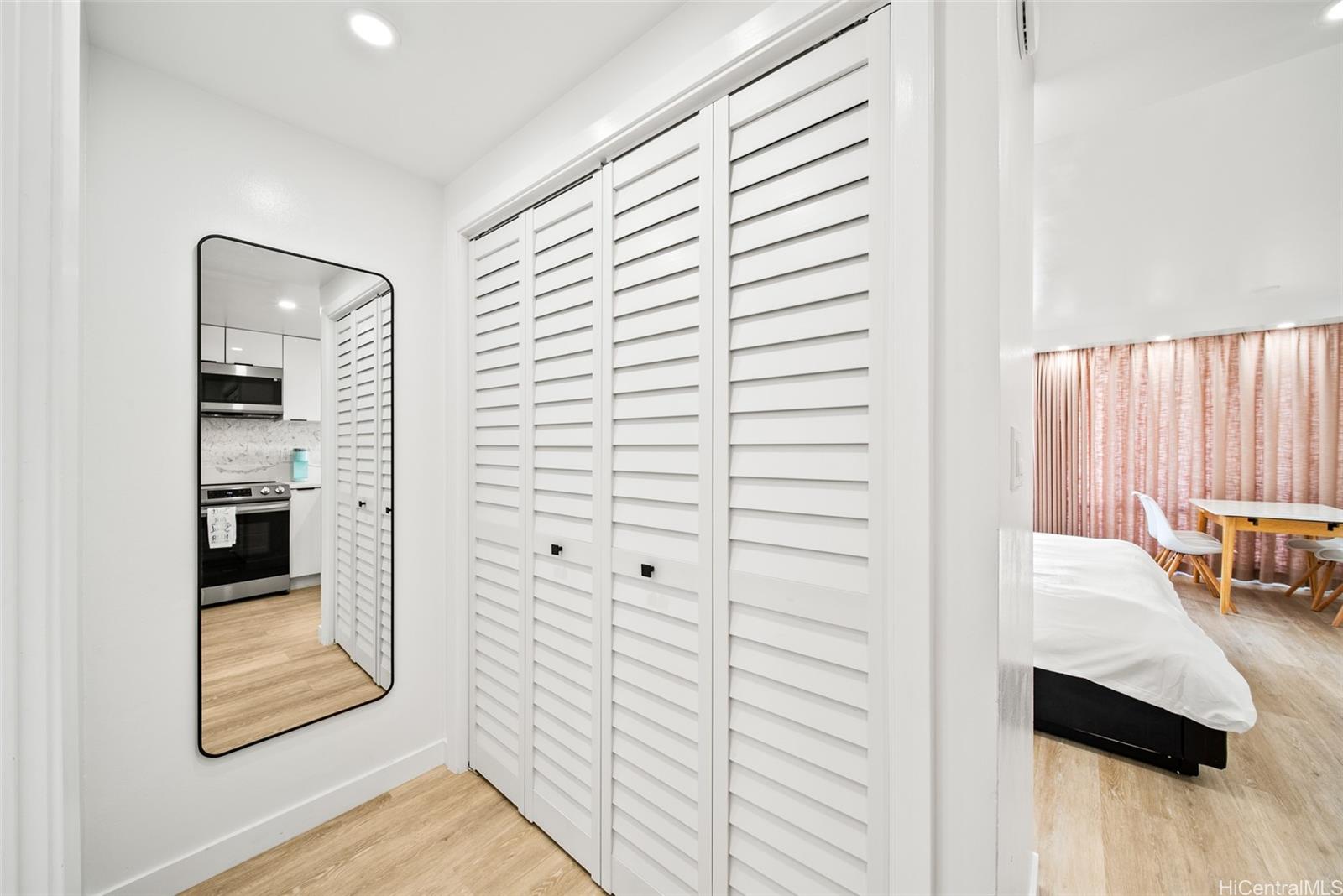 Ilikai Marina condo # 979, Honolulu, Hawaii - photo 11 of 14