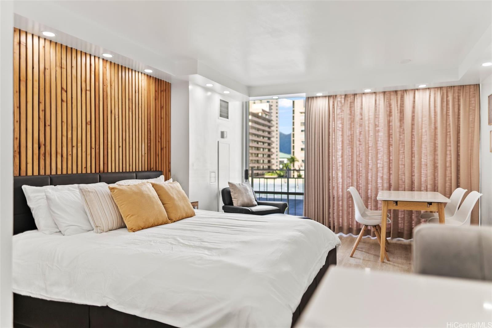 Ilikai Marina condo # 979, Honolulu, Hawaii - photo 3 of 13