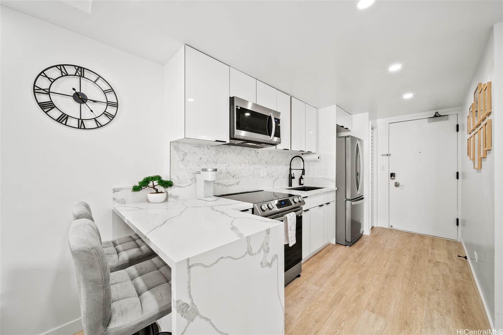 Ilikai Marina condo # 979, Honolulu, Hawaii - photo 7 of 13