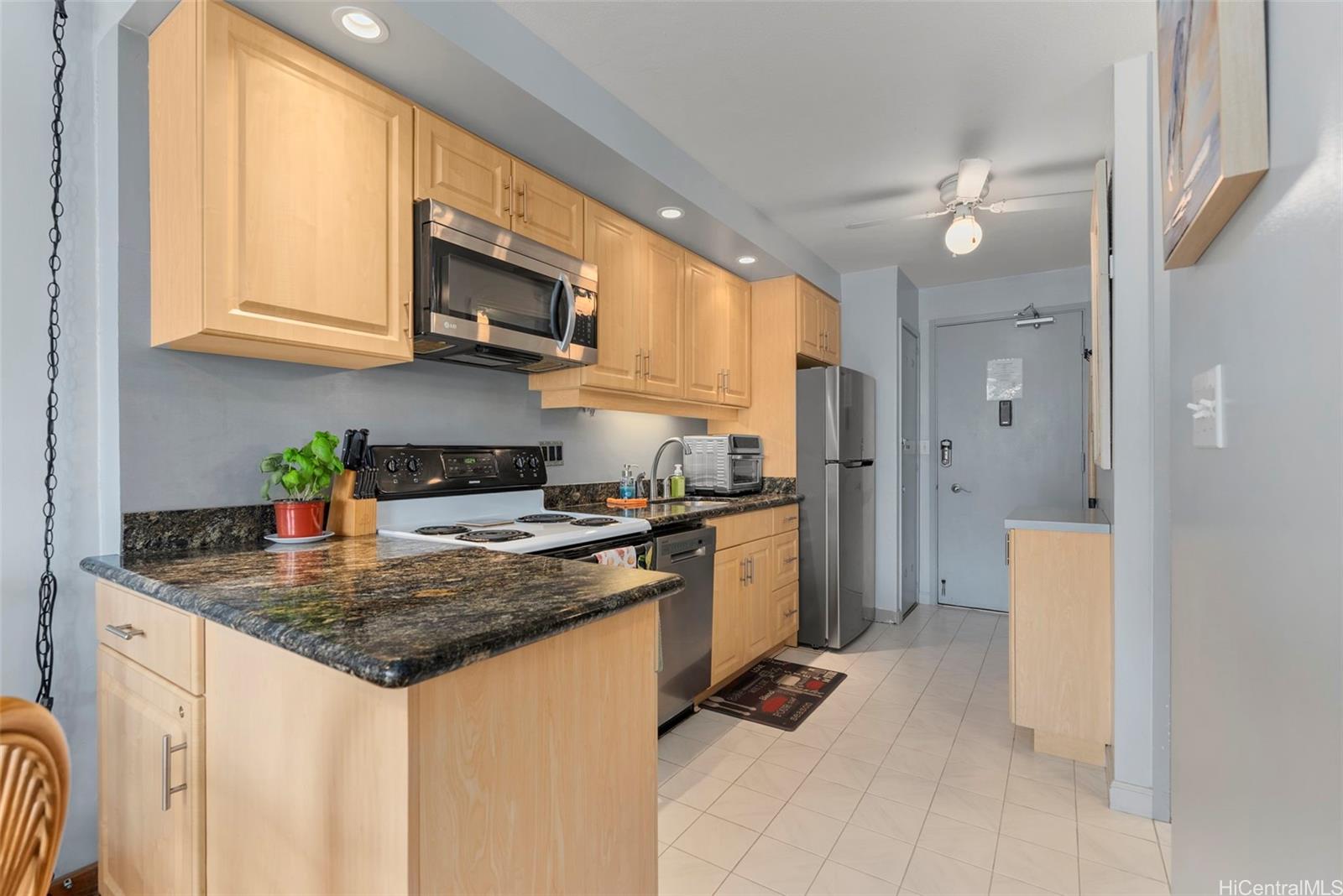 Ilikai Marina condo # 995, Honolulu, Hawaii - photo 8 of 18