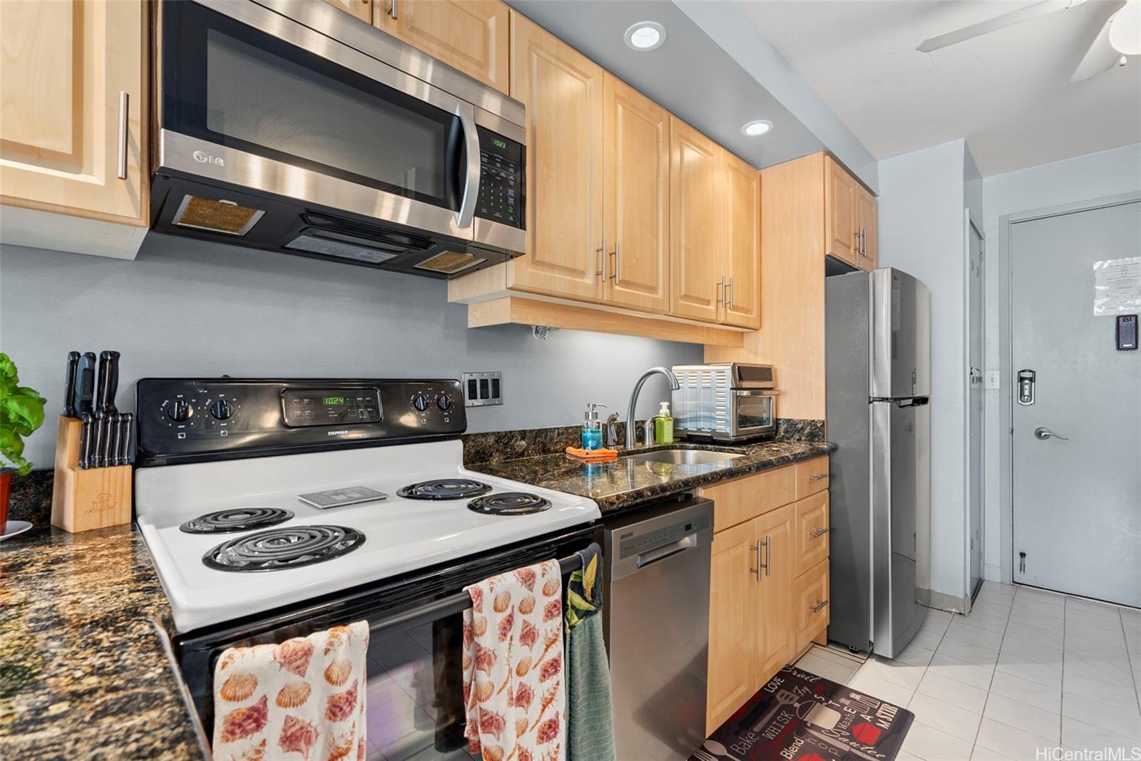 Ilikai Marina condo # 995, Honolulu, Hawaii - photo 9 of 18