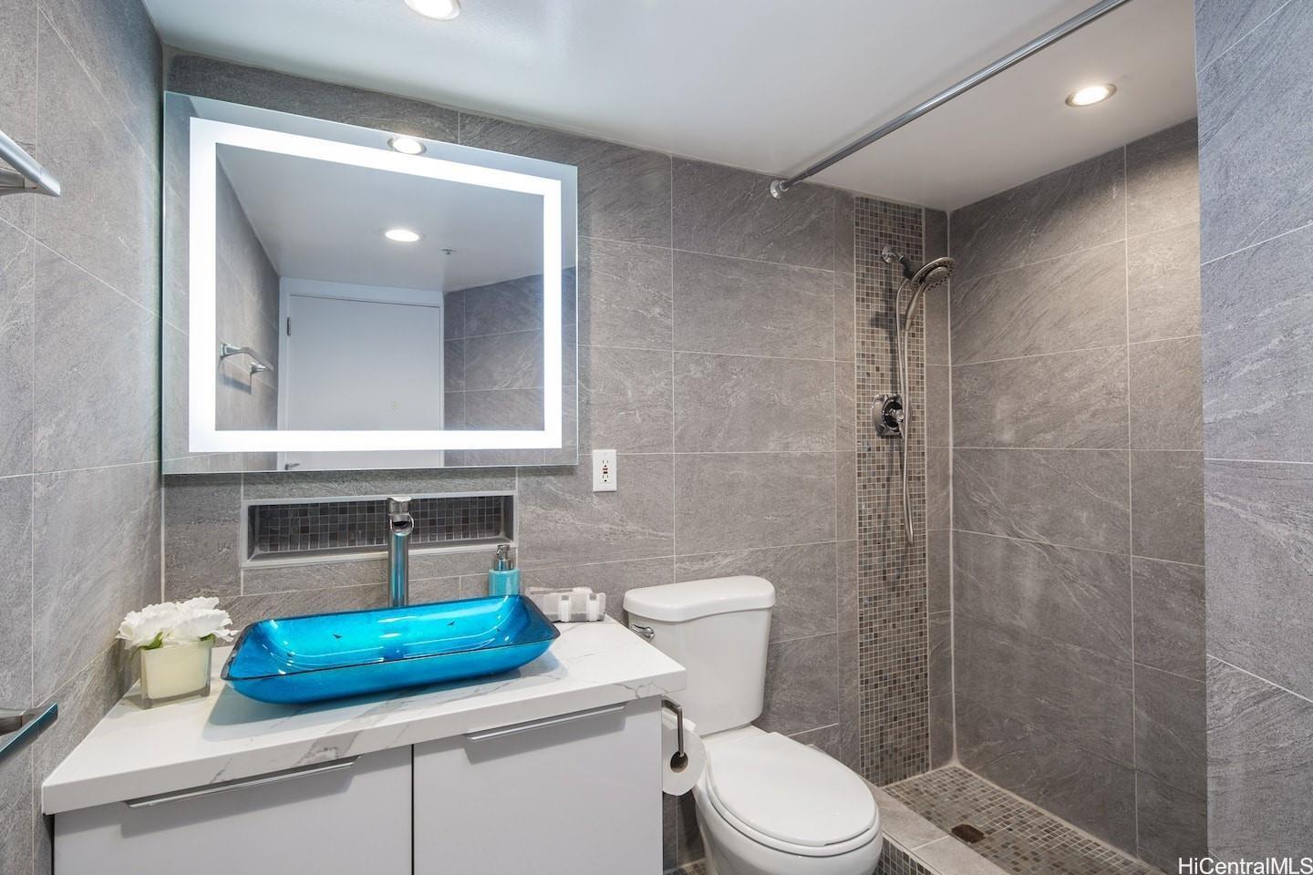 Ilikai Apt Bldg condo # 1005, Honolulu, Hawaii - photo 6 of 12