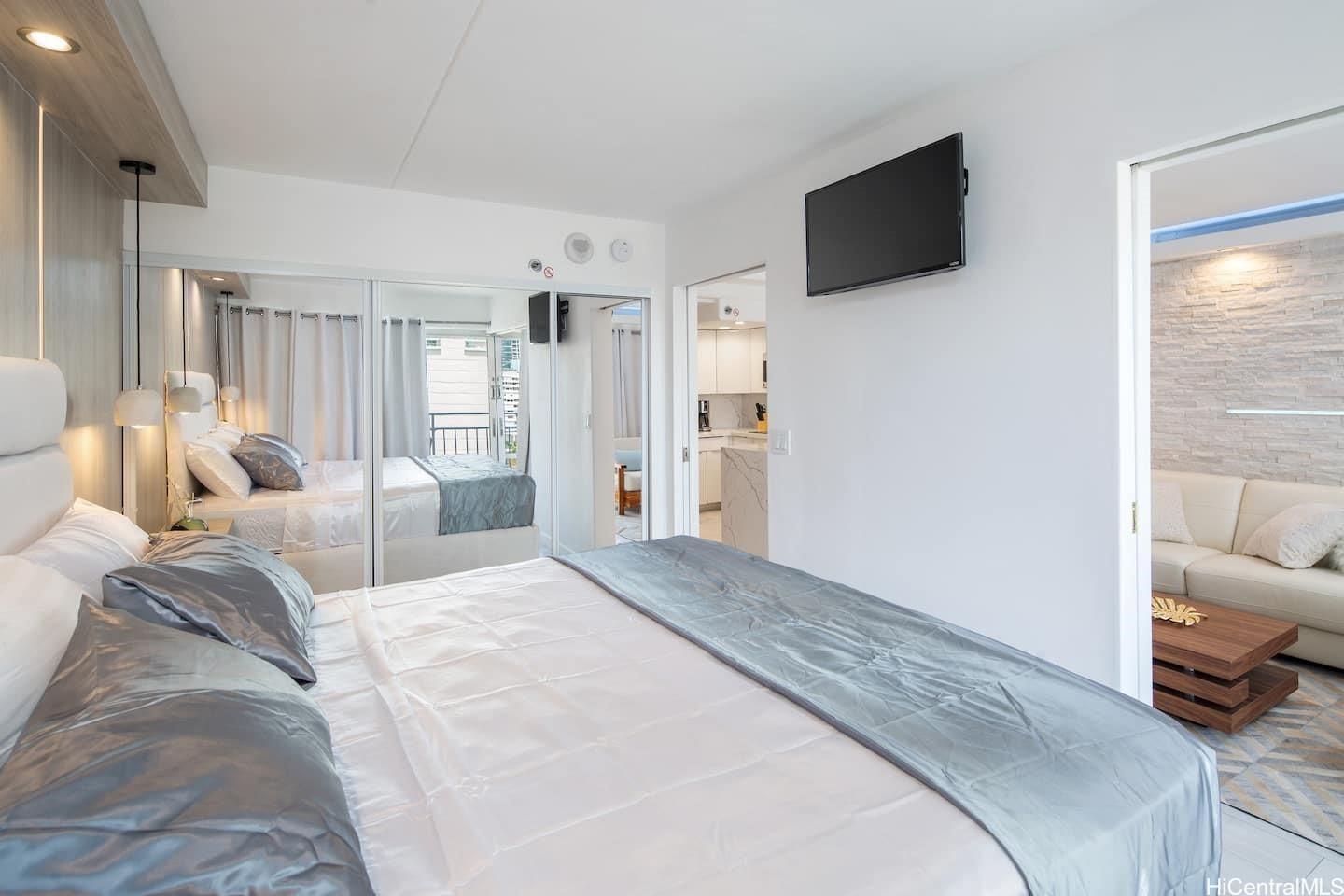 Ilikai Apt Bldg condo # 1005, Honolulu, Hawaii - photo 8 of 12