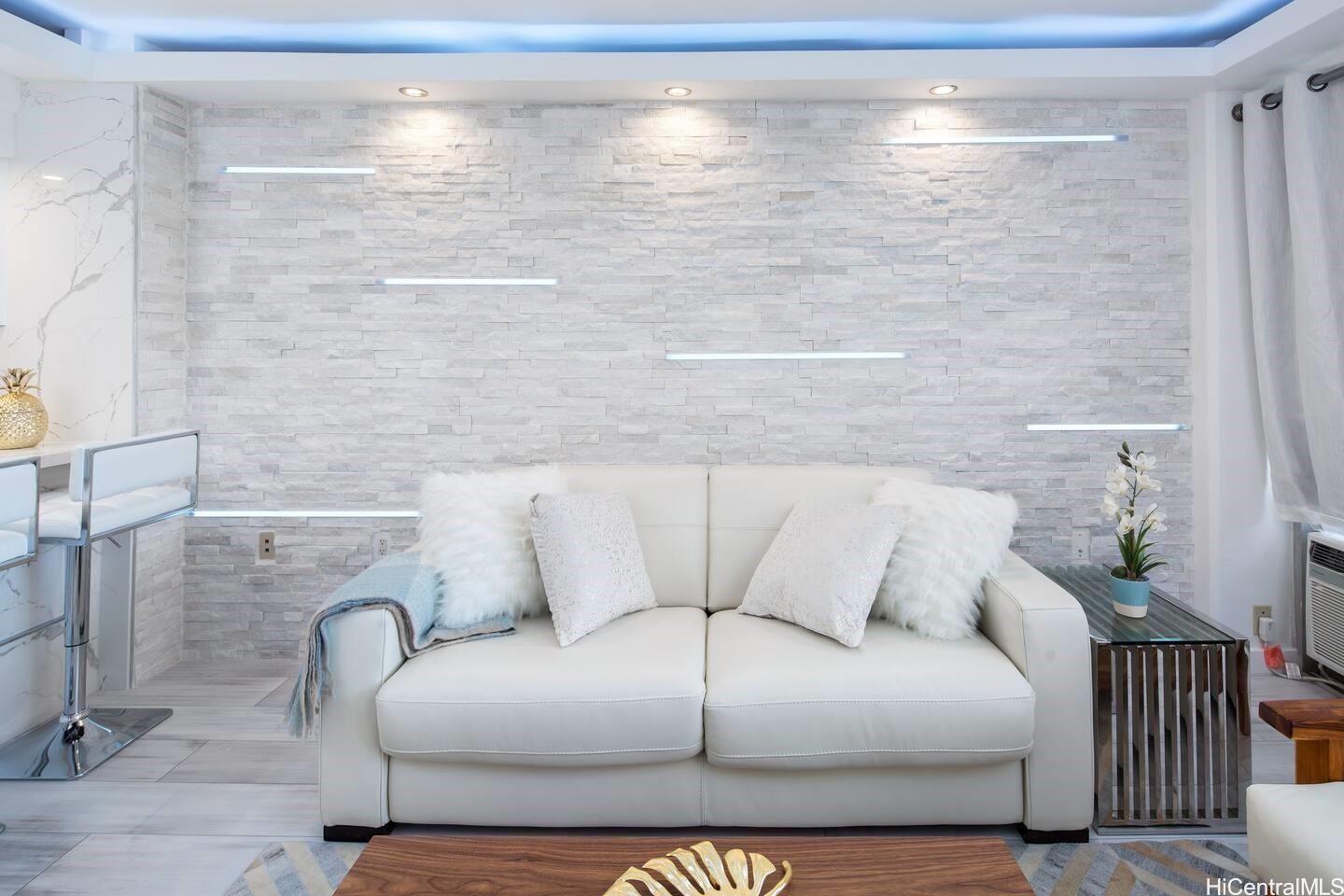 Ilikai Apt Bldg condo # 1005, Honolulu, Hawaii - photo 9 of 12