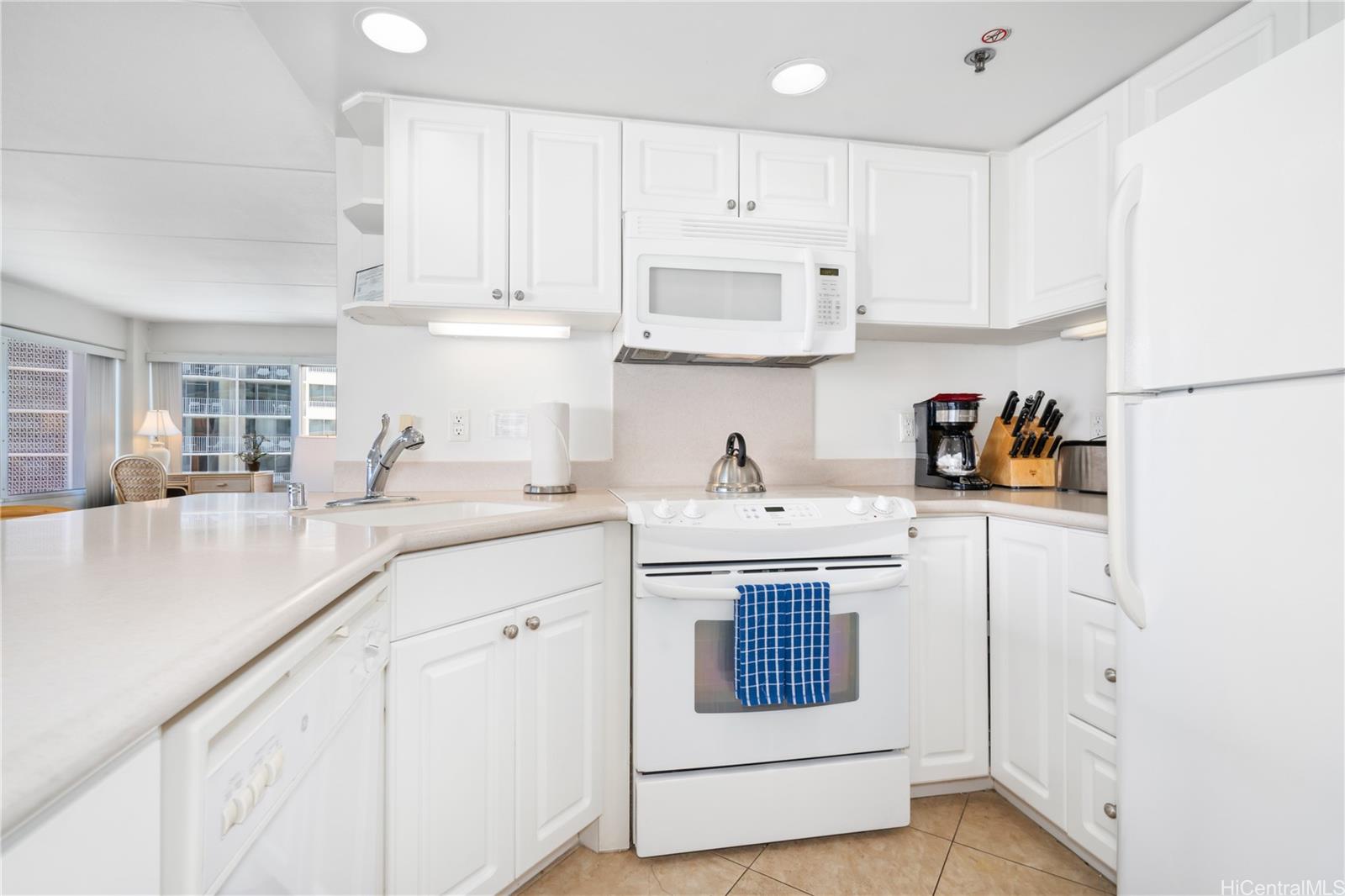 Ilikai Apt Bldg condo # 1110, Honolulu, Hawaii - photo 18 of 25