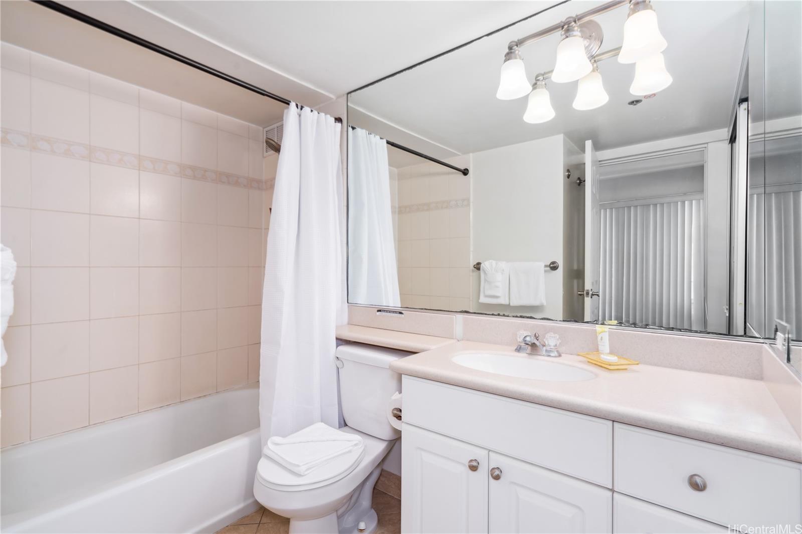 Ilikai Apt Bldg condo # 1110, Honolulu, Hawaii - photo 21 of 25