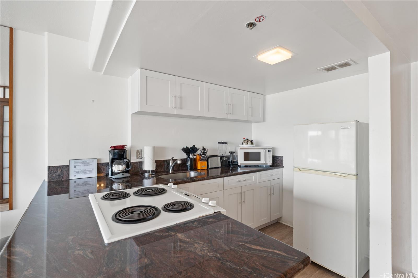 Ilikai Apt Bldg condo # 1333, Honolulu, Hawaii - photo 6 of 16