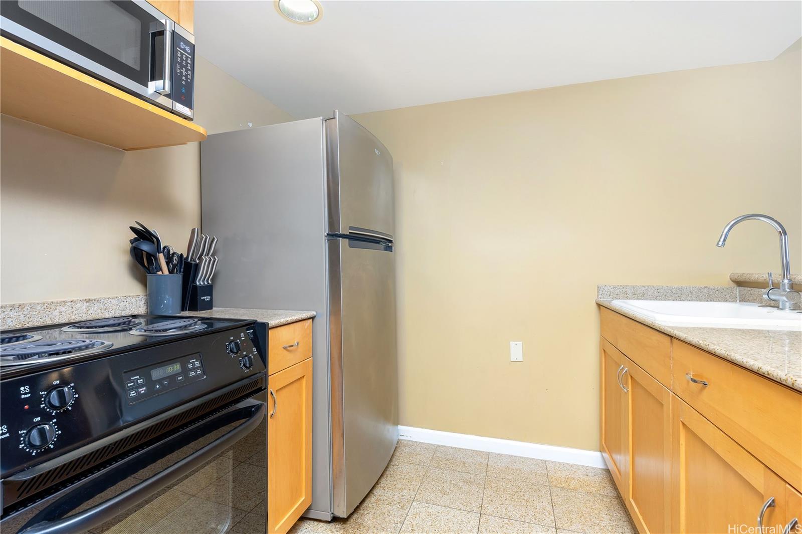 Ilikai Apt Bldg condo # 1608, Honolulu, Hawaii - photo 10 of 22