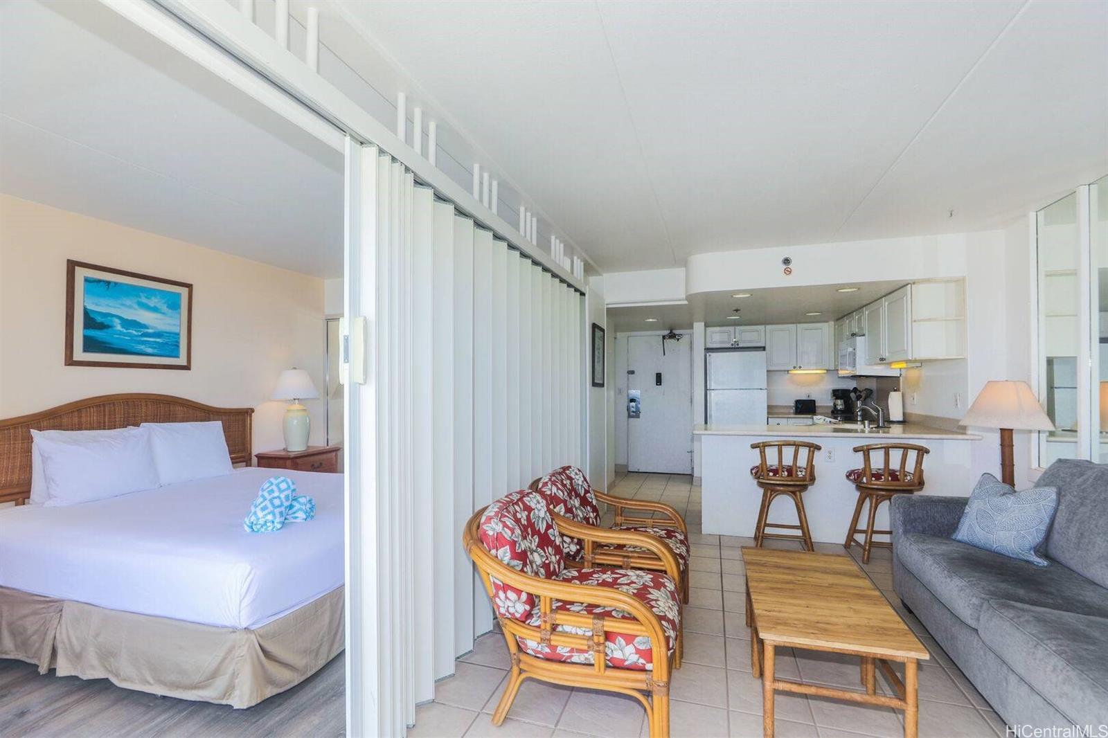 Ilikai Apt Bldg condo # 1708, Honolulu, Hawaii - photo 4 of 21