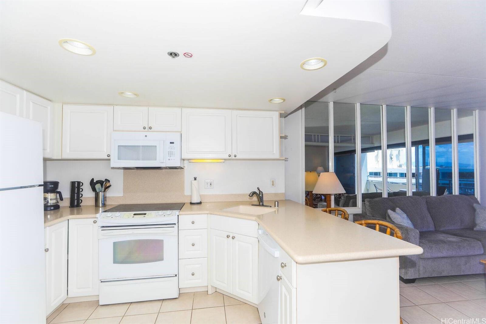 Ilikai Apt Bldg condo # 1708, Honolulu, Hawaii - photo 7 of 21