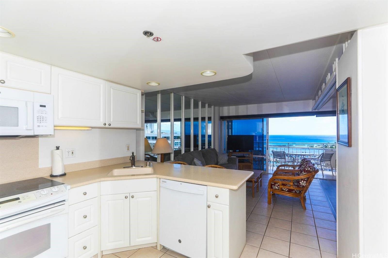 Ilikai Apt Bldg condo # 1708, Honolulu, Hawaii - photo 9 of 21