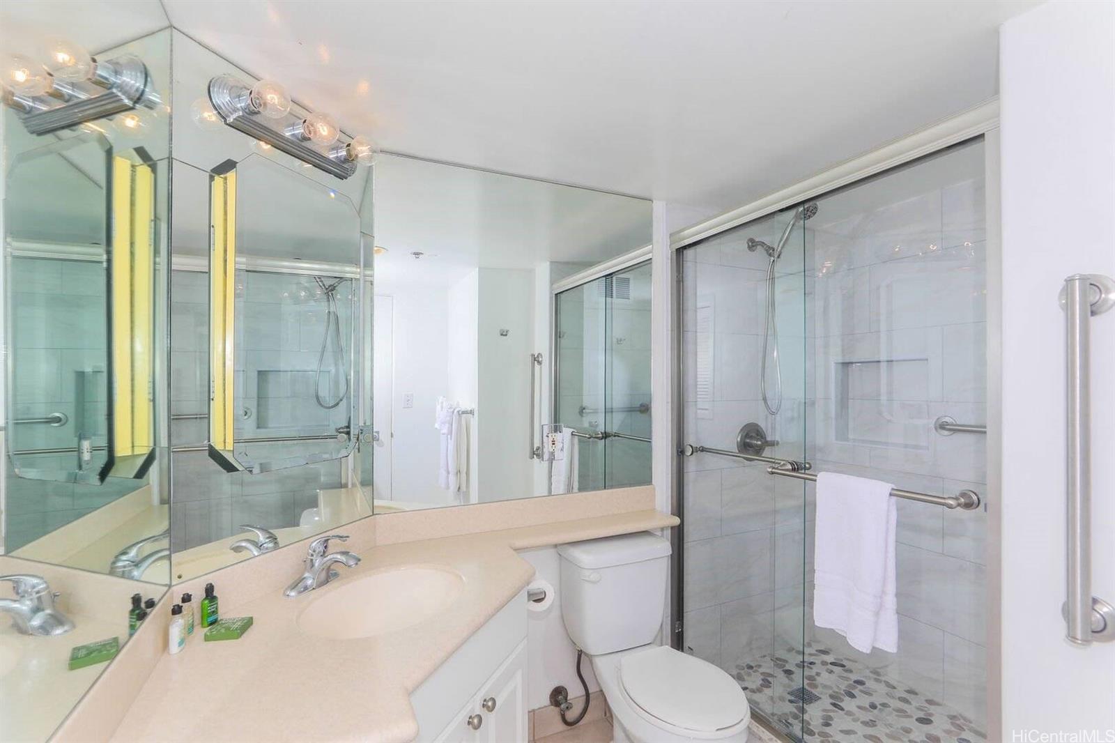 Ilikai Apt Bldg condo # 1708, Honolulu, Hawaii - photo 10 of 21