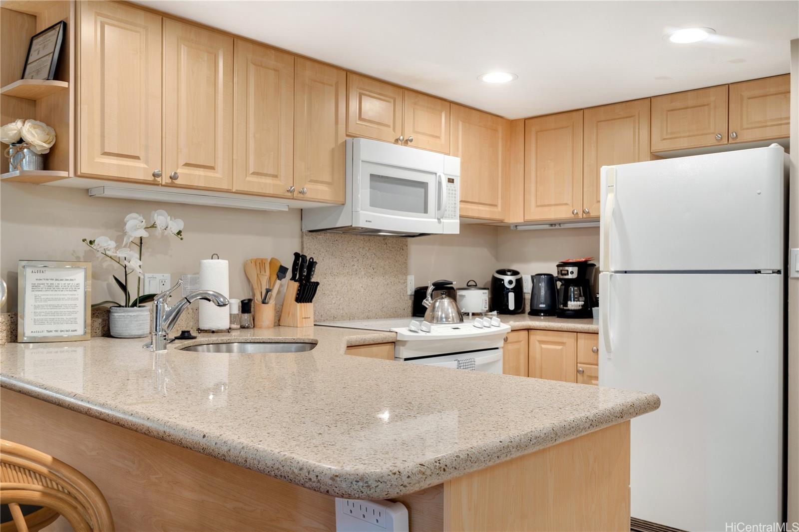 Ilikai Apt Bldg condo # 1907, Honolulu, Hawaii - photo 13 of 21