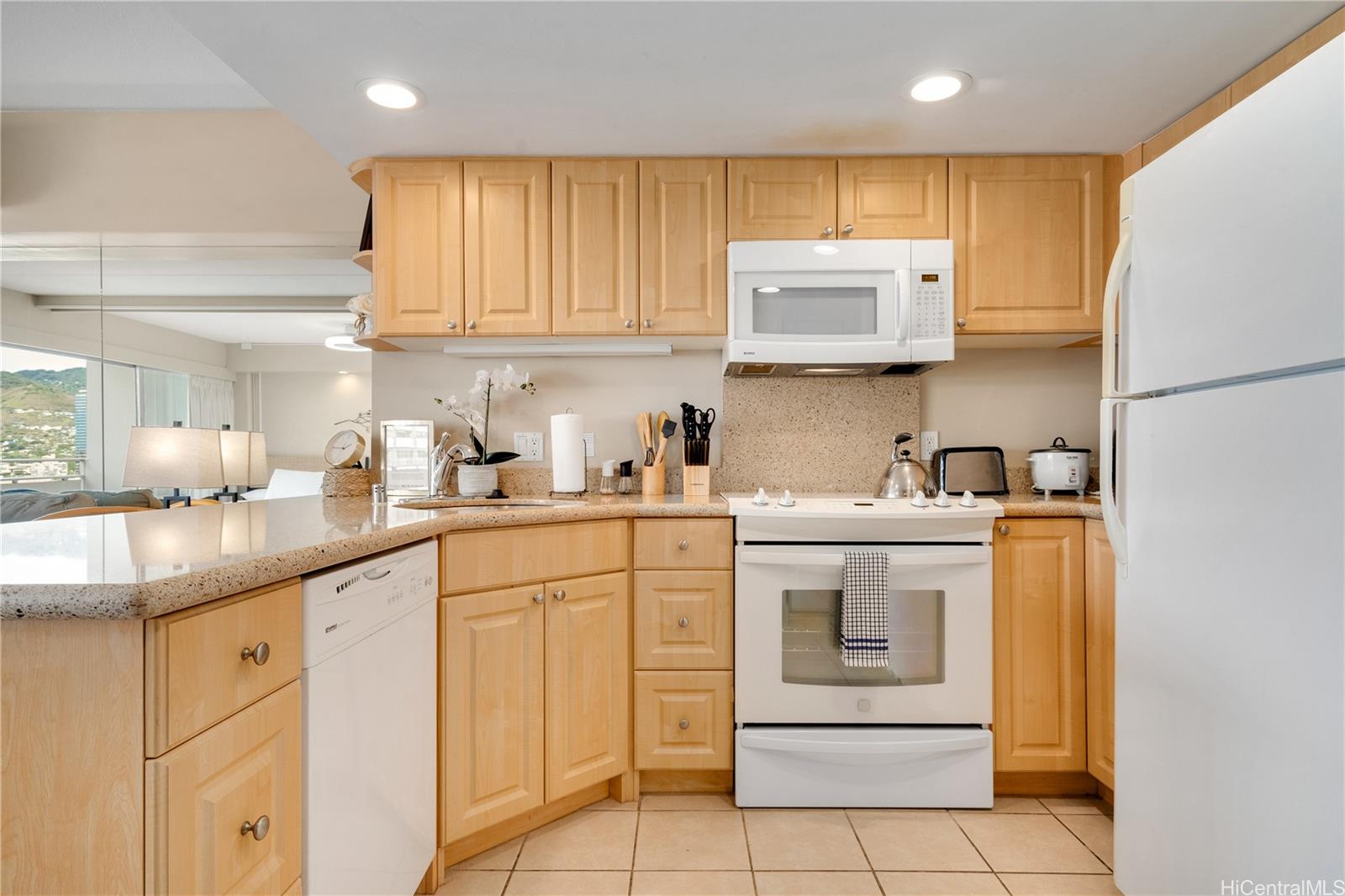 Ilikai Apt Bldg condo # 1907, Honolulu, Hawaii - photo 14 of 21