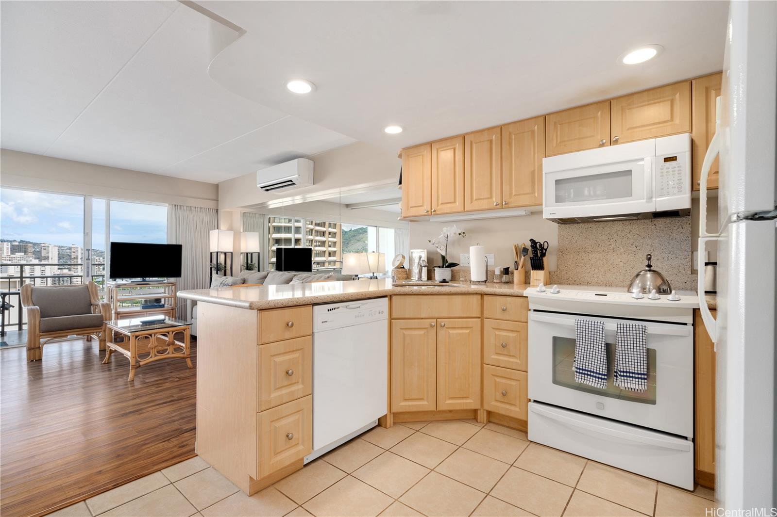 Ilikai Apt Bldg condo # 1907, Honolulu, Hawaii - photo 15 of 21