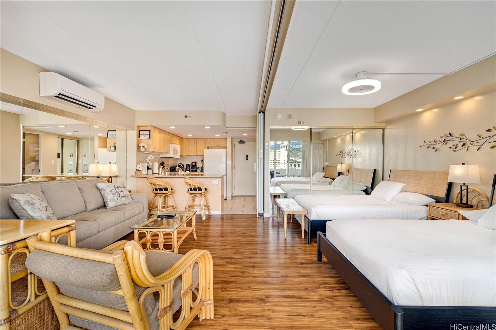 Ilikai Apt Bldg condo # 1907, Honolulu, Hawaii - photo 9 of 21