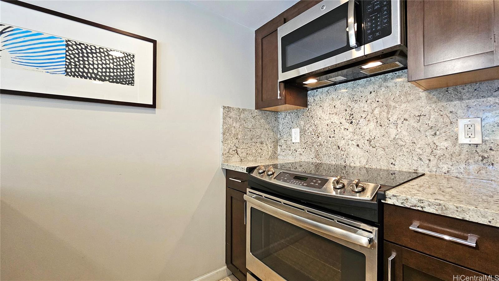 Ilikai Apt Bldg condo # 203, Honolulu, Hawaii - photo 11 of 25