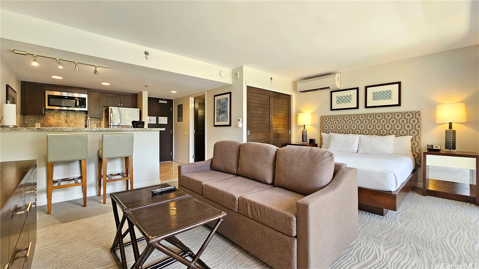 Ilikai Apt Bldg condo # 203, Honolulu, Hawaii - photo 3 of 25