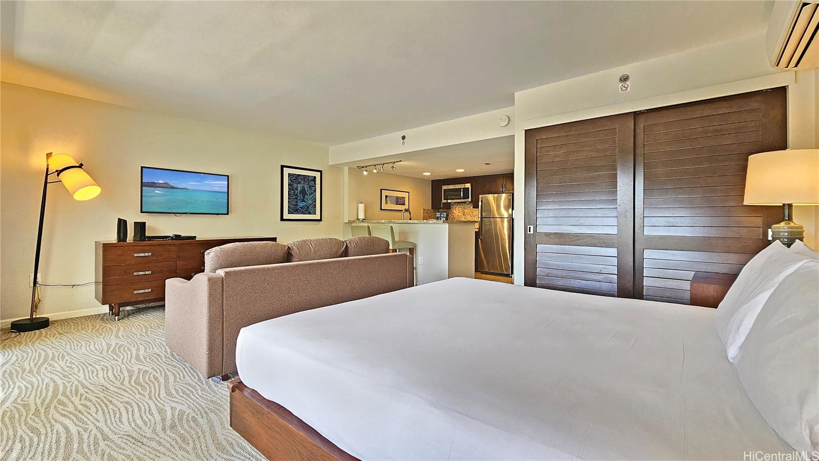 Ilikai Apt Bldg condo # 203, Honolulu, Hawaii - photo 5 of 25