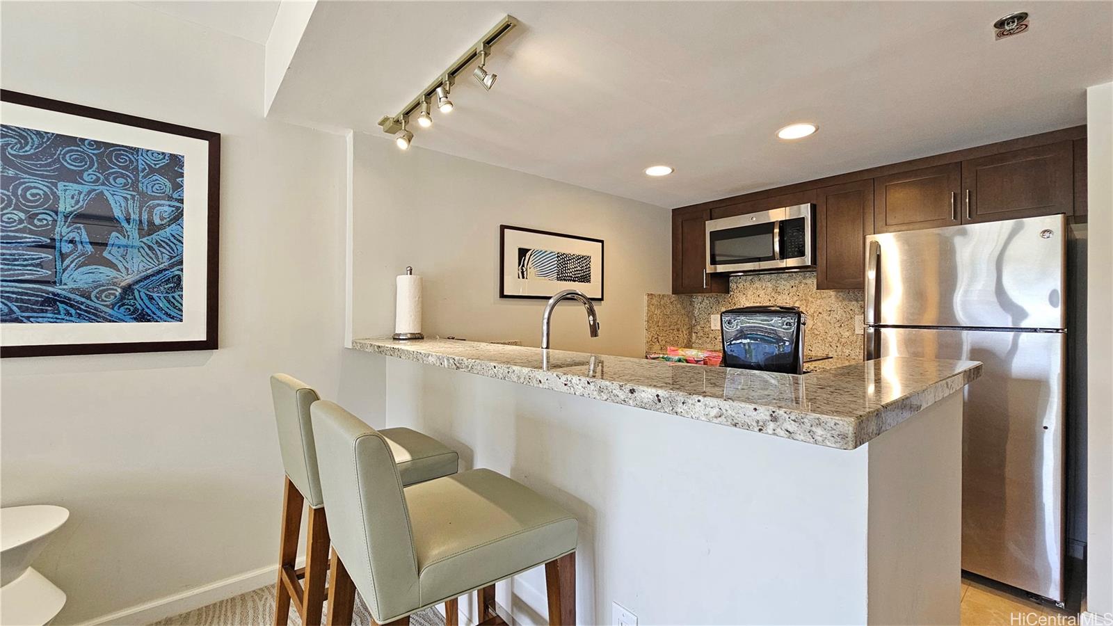 Ilikai Apt Bldg condo # 203, Honolulu, Hawaii - photo 9 of 25