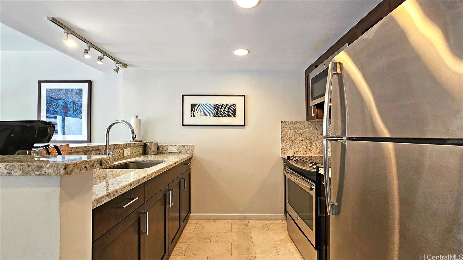 Ilikai Apt Bldg condo # 203, Honolulu, Hawaii - photo 10 of 25