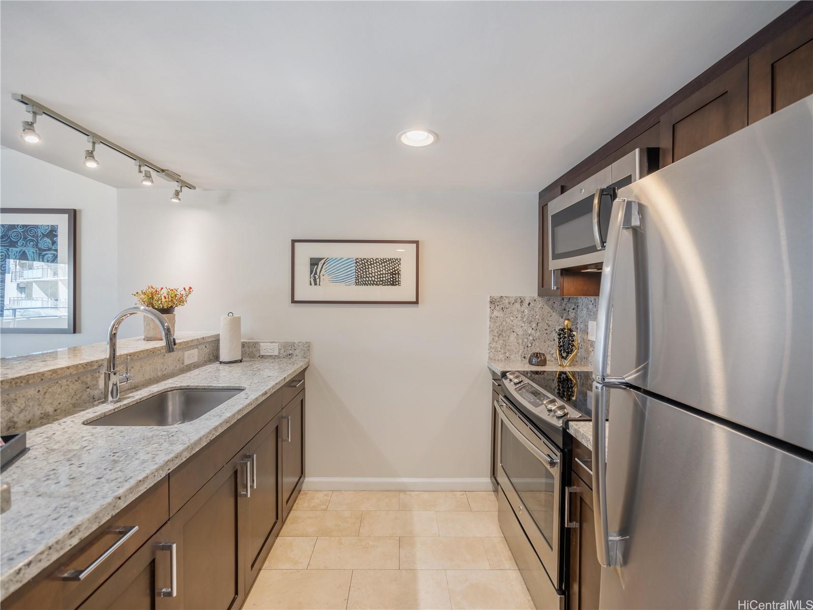 Ilikai Apt Bldg condo # 213, Honolulu, Hawaii - photo 4 of 21