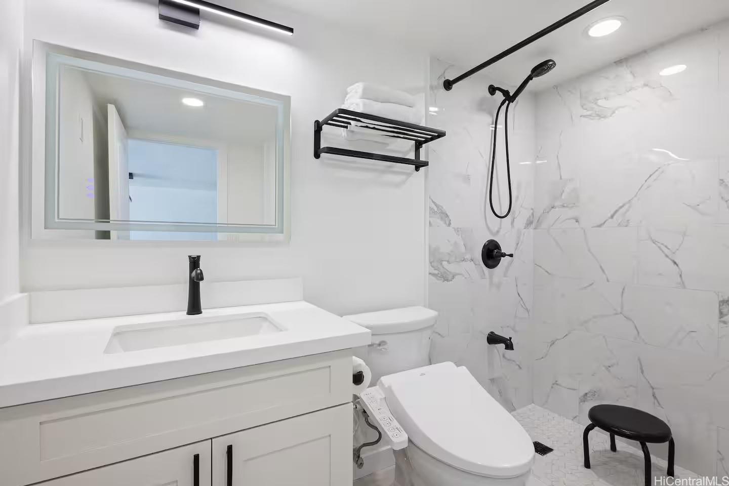 Ilikai Apt Bldg condo # 2131, Honolulu, Hawaii - photo 11 of 22