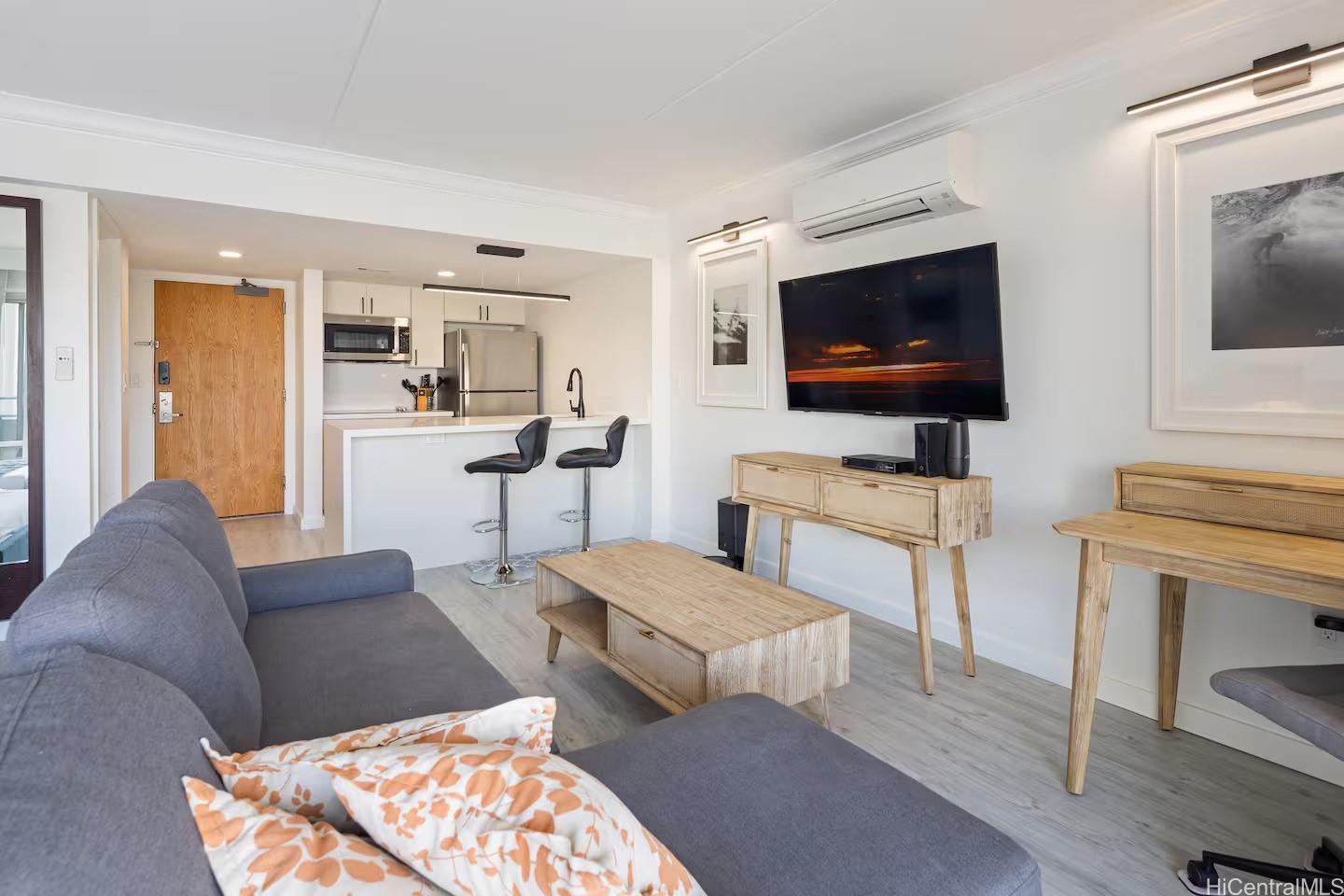 Ilikai Apt Bldg condo # 2131, Honolulu, Hawaii - photo 3 of 22