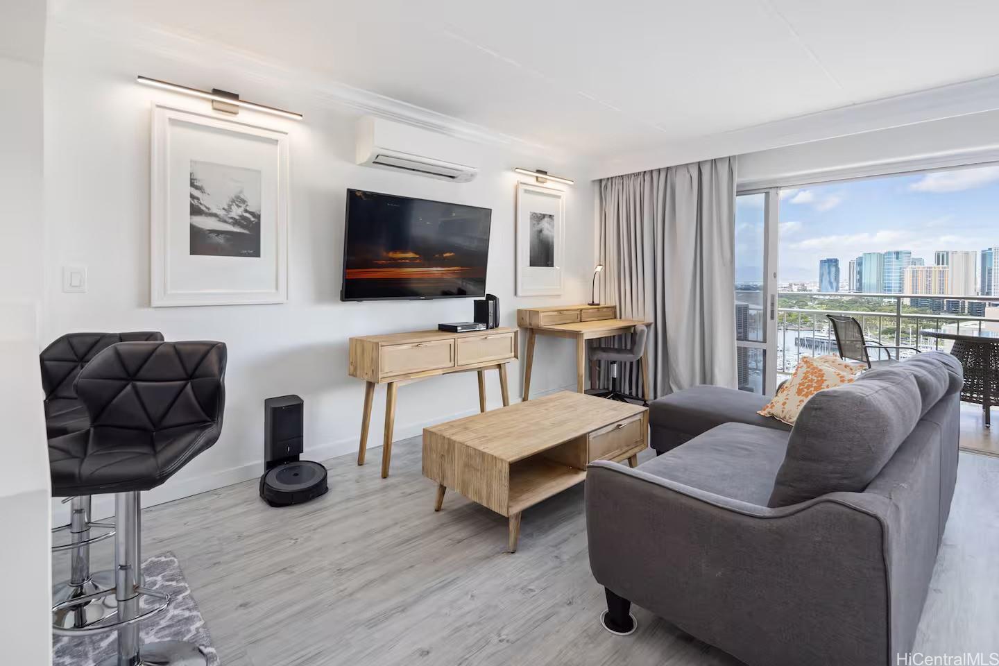 Ilikai Apt Bldg condo # 2131, Honolulu, Hawaii - photo 4 of 22