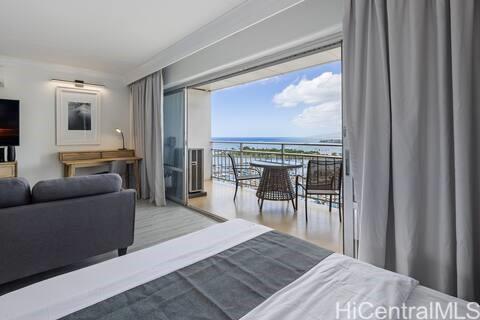 Ilikai Apt Bldg condo # 2131, Honolulu, Hawaii - photo 6 of 22