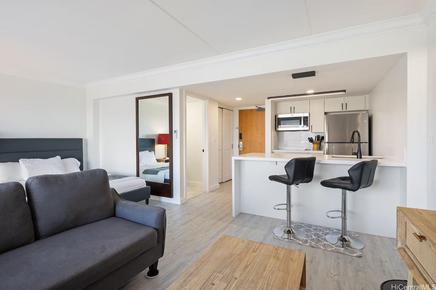 Ilikai Apt Bldg condo # 2131, Honolulu, Hawaii - photo 9 of 22