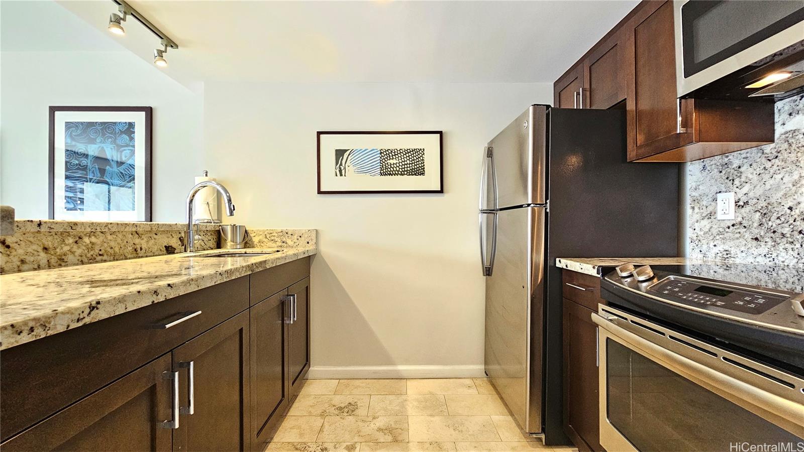 Ilikai Apt Bldg condo # 2203, Honolulu, Hawaii - photo 13 of 25