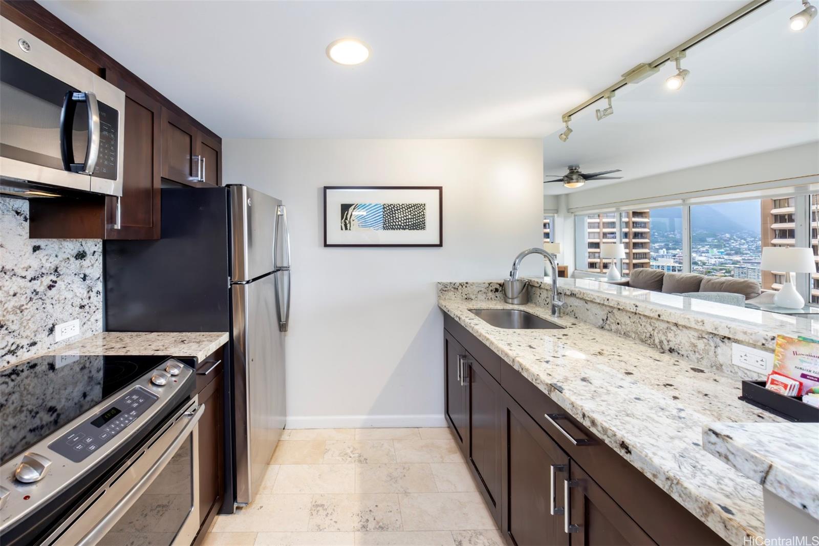 Ilikai Apt Bldg condo # 2209, Honolulu, Hawaii - photo 15 of 25