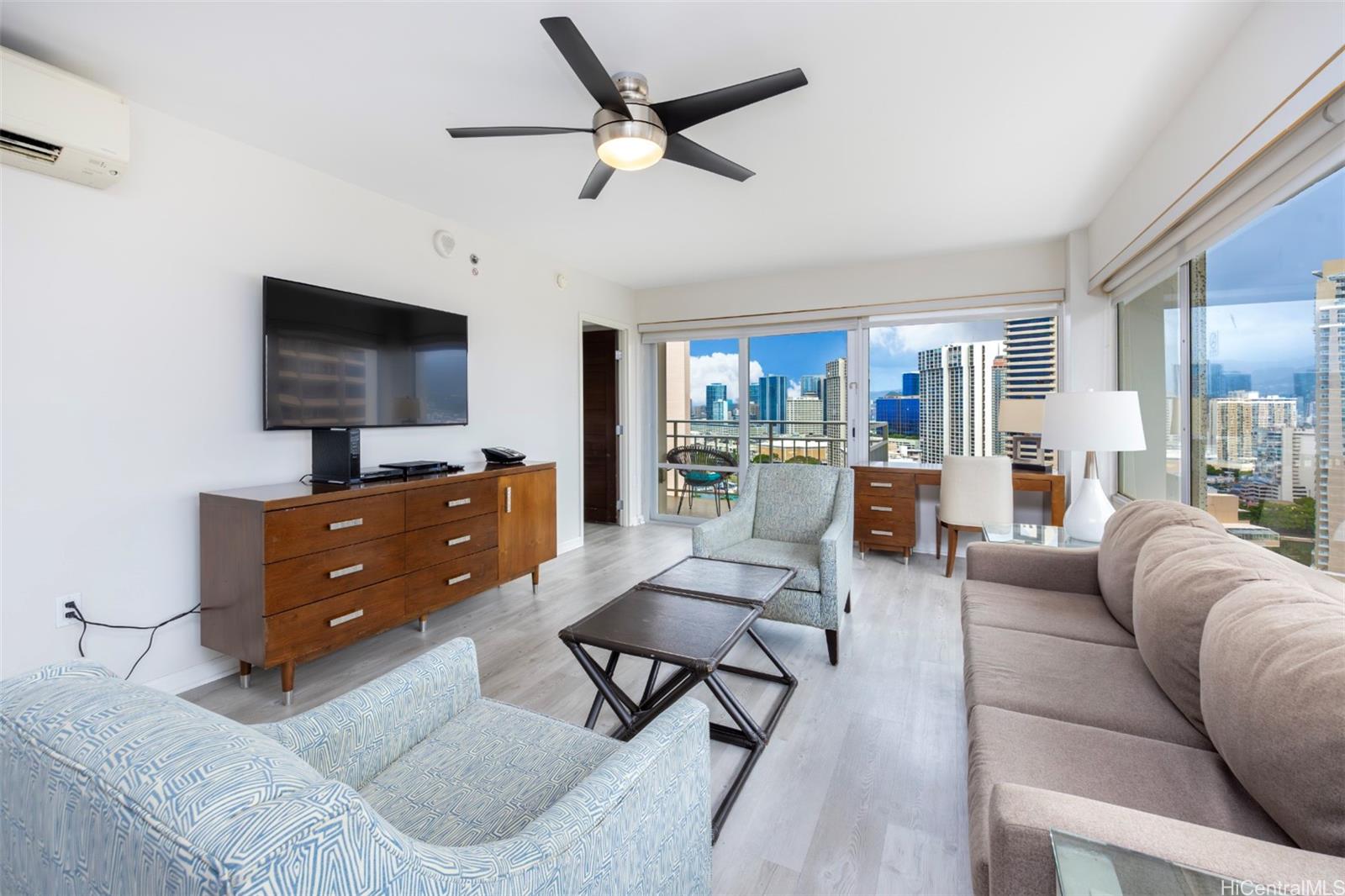 Ilikai Apt Bldg condo # 2209, Honolulu, Hawaii - photo 3 of 25