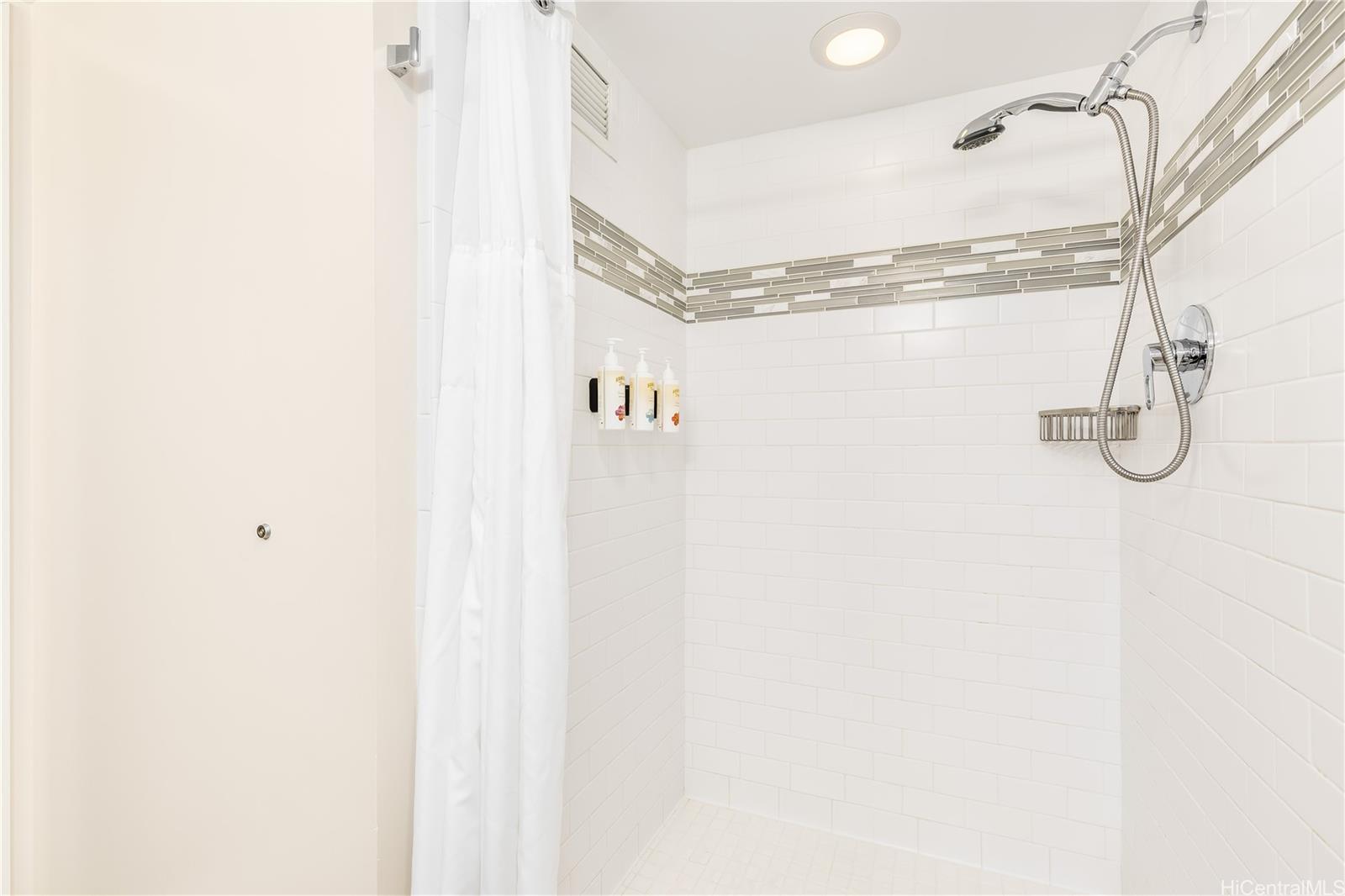 Ilikai Apt Bldg condo # 2337, Honolulu, Hawaii - photo 16 of 25