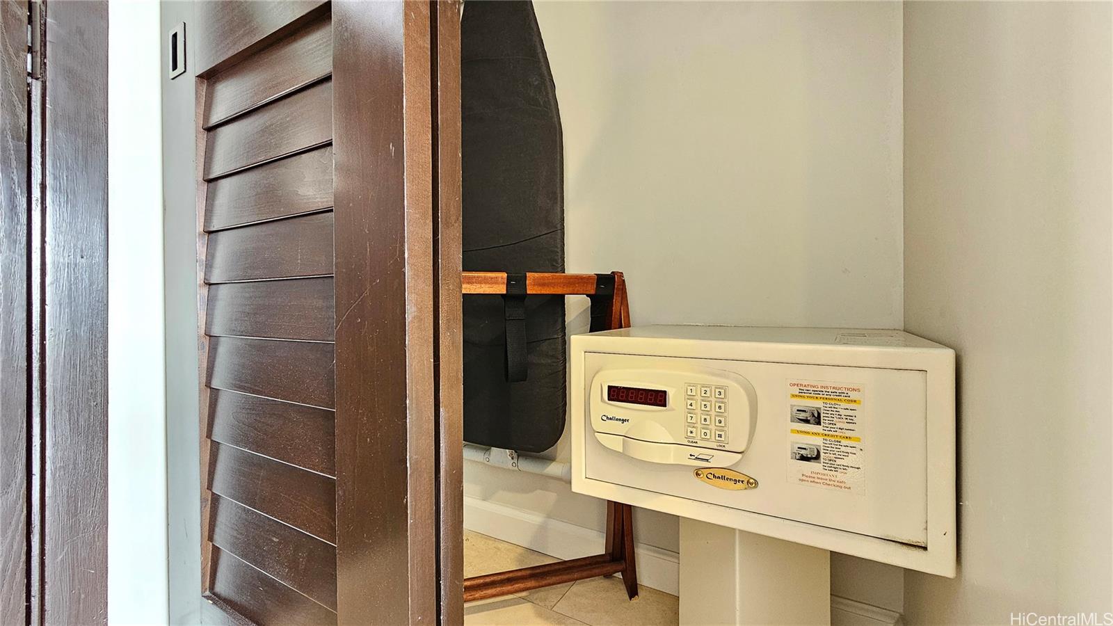 Ilikai Apt Bldg condo # 2428, Honolulu, Hawaii - photo 25 of 25