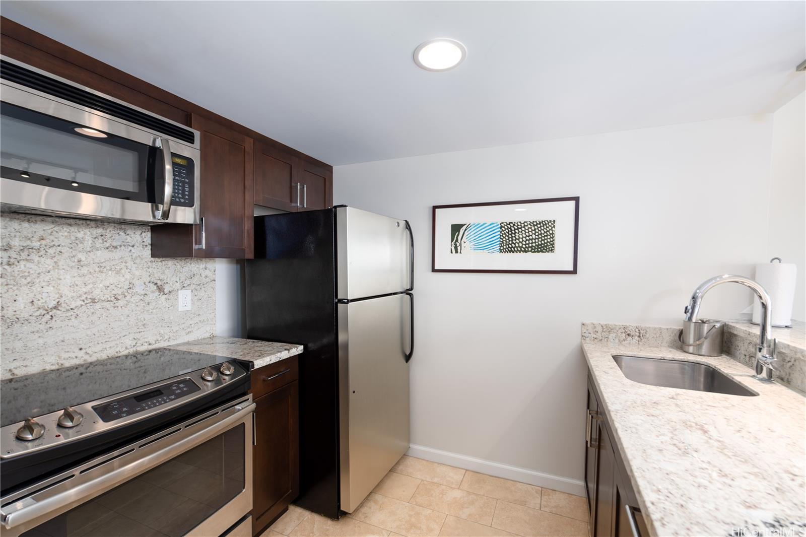 Ilikai Apt Bldg condo # 2430, Honolulu, Hawaii - photo 5 of 11