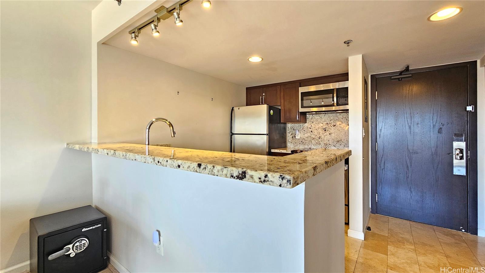 Ilikai Apt Bldg condo # 2436, Honolulu, Hawaii - photo 11 of 25