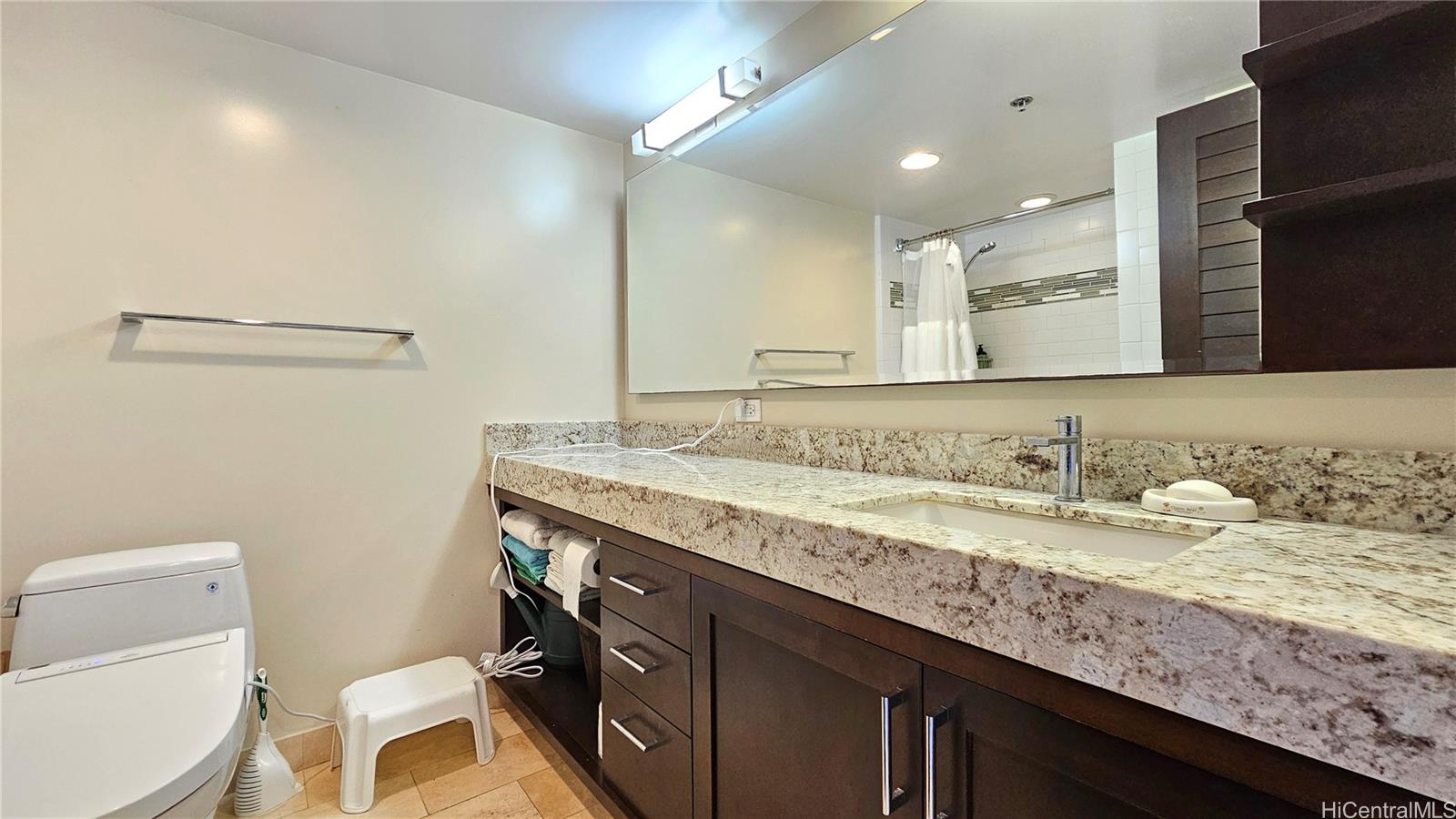 Ilikai Apt Bldg condo # 2436, Honolulu, Hawaii - photo 17 of 25