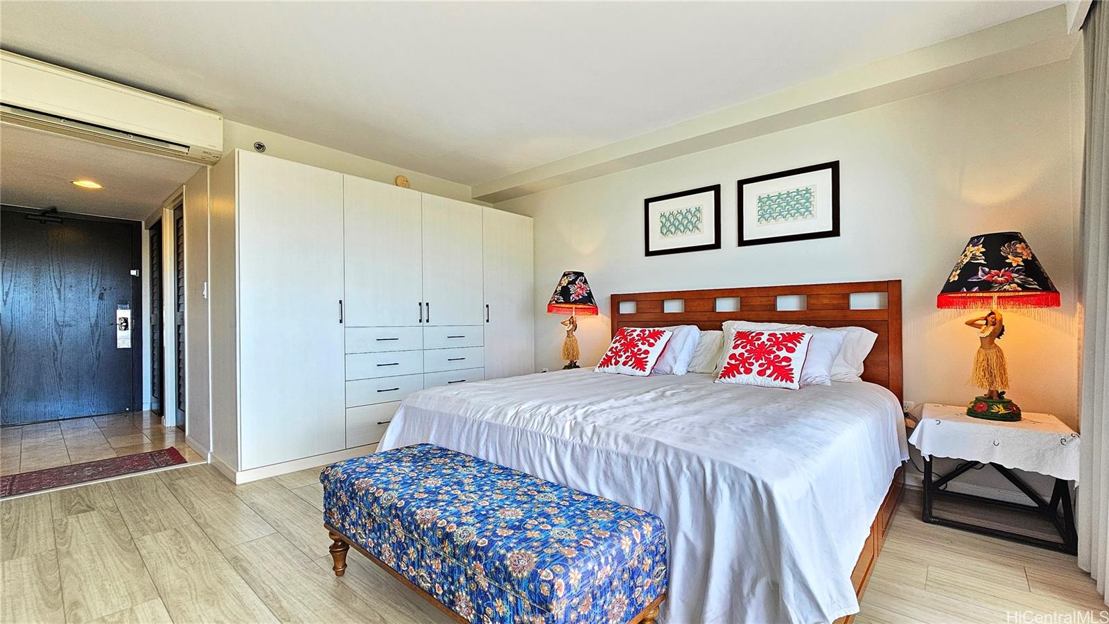 Ilikai Apt Bldg condo # 2436, Honolulu, Hawaii - photo 4 of 25