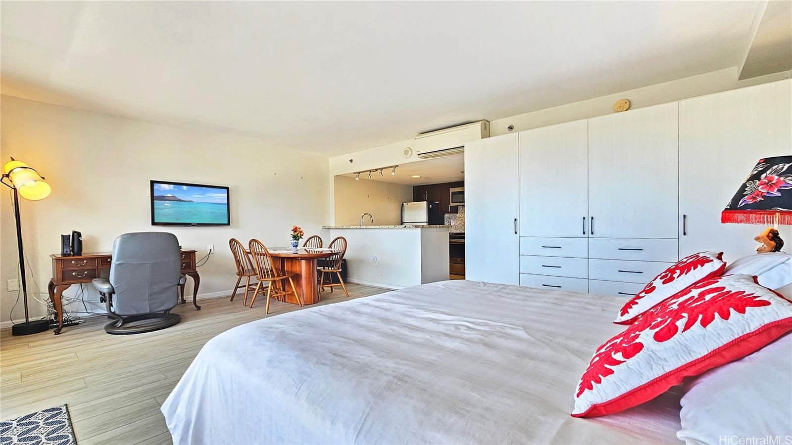 Ilikai Apt Bldg condo # 2436, Honolulu, Hawaii - photo 5 of 25