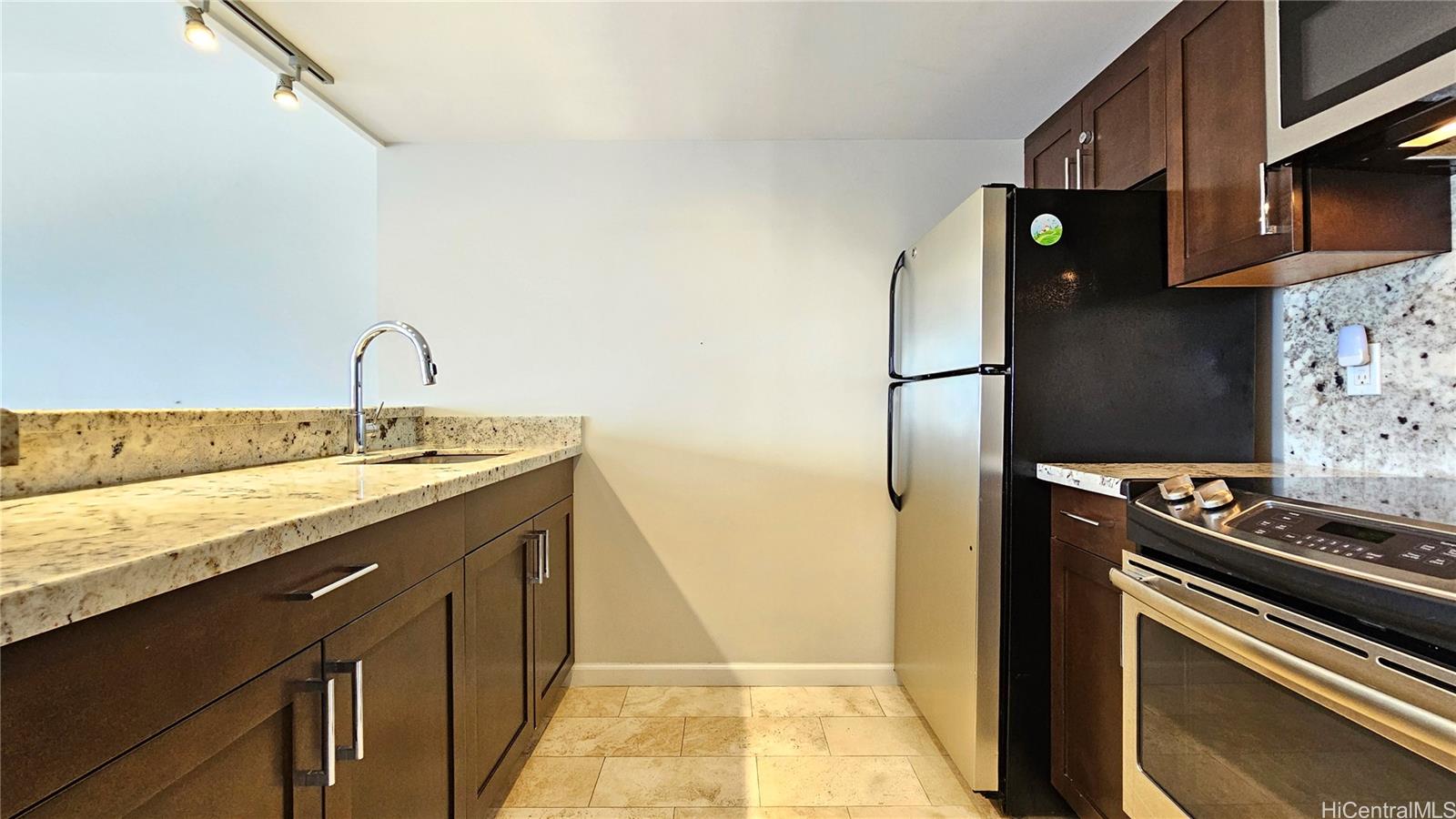 Ilikai Apt Bldg condo # 2436, Honolulu, Hawaii - photo 10 of 25