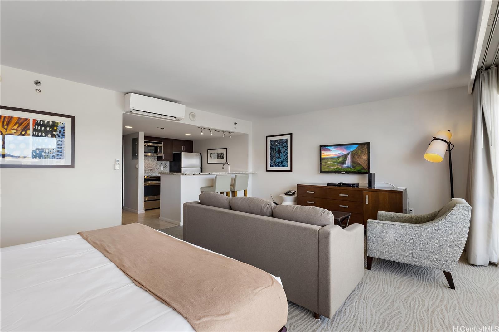 Ilikai Apt Bldg condo # 2438, Honolulu, Hawaii - photo 6 of 19