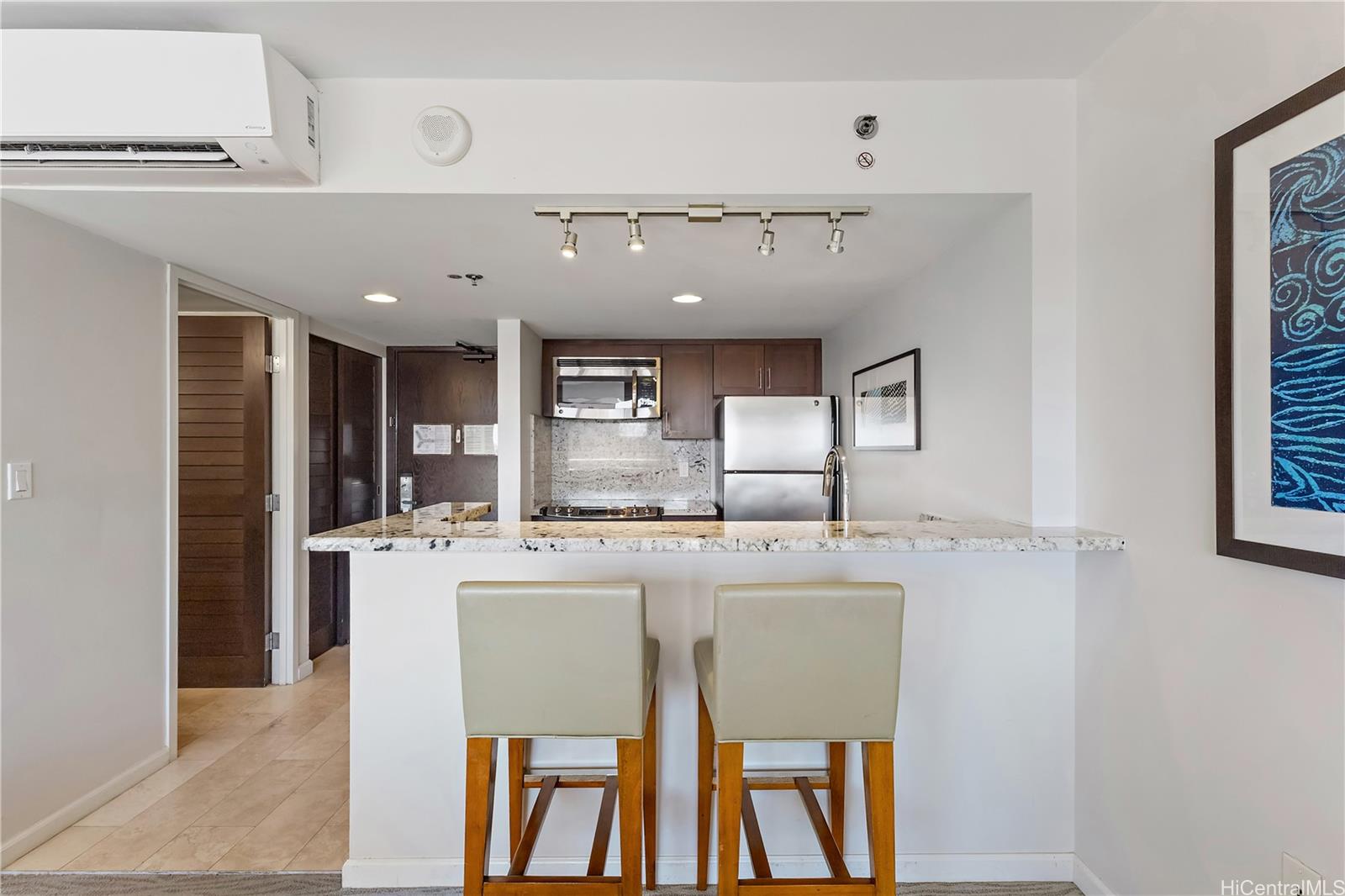 Ilikai Apt Bldg condo # 2438, Honolulu, Hawaii - photo 9 of 19