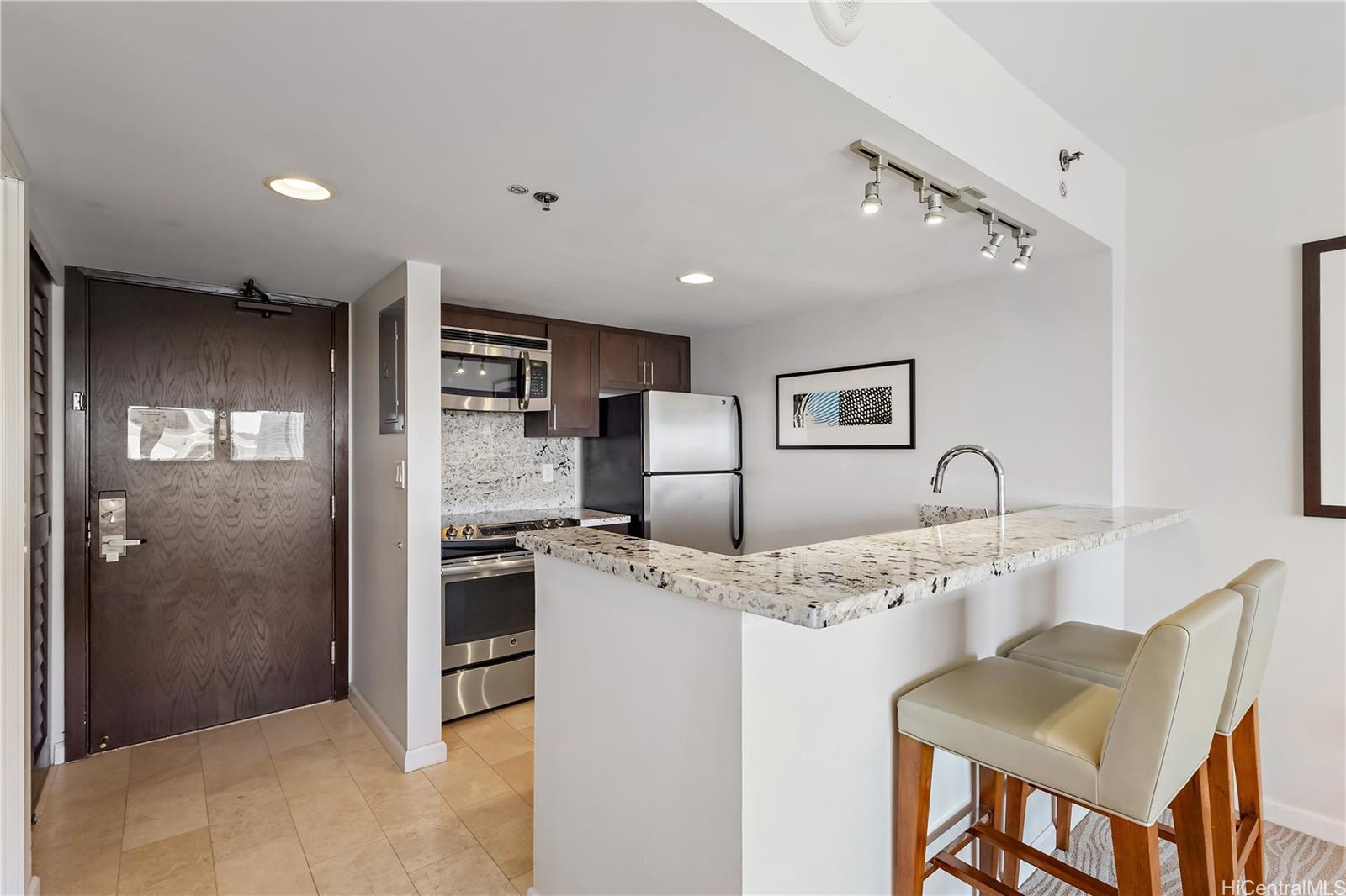 Ilikai Apt Bldg condo # 2438, Honolulu, Hawaii - photo 10 of 19