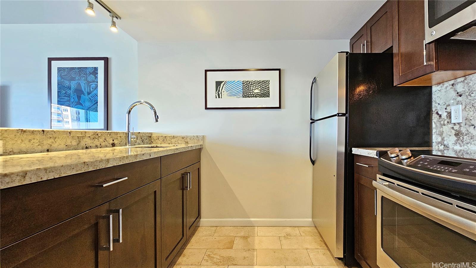 Ilikai Apt Bldg condo # 2440, Honolulu, Hawaii - photo 9 of 23